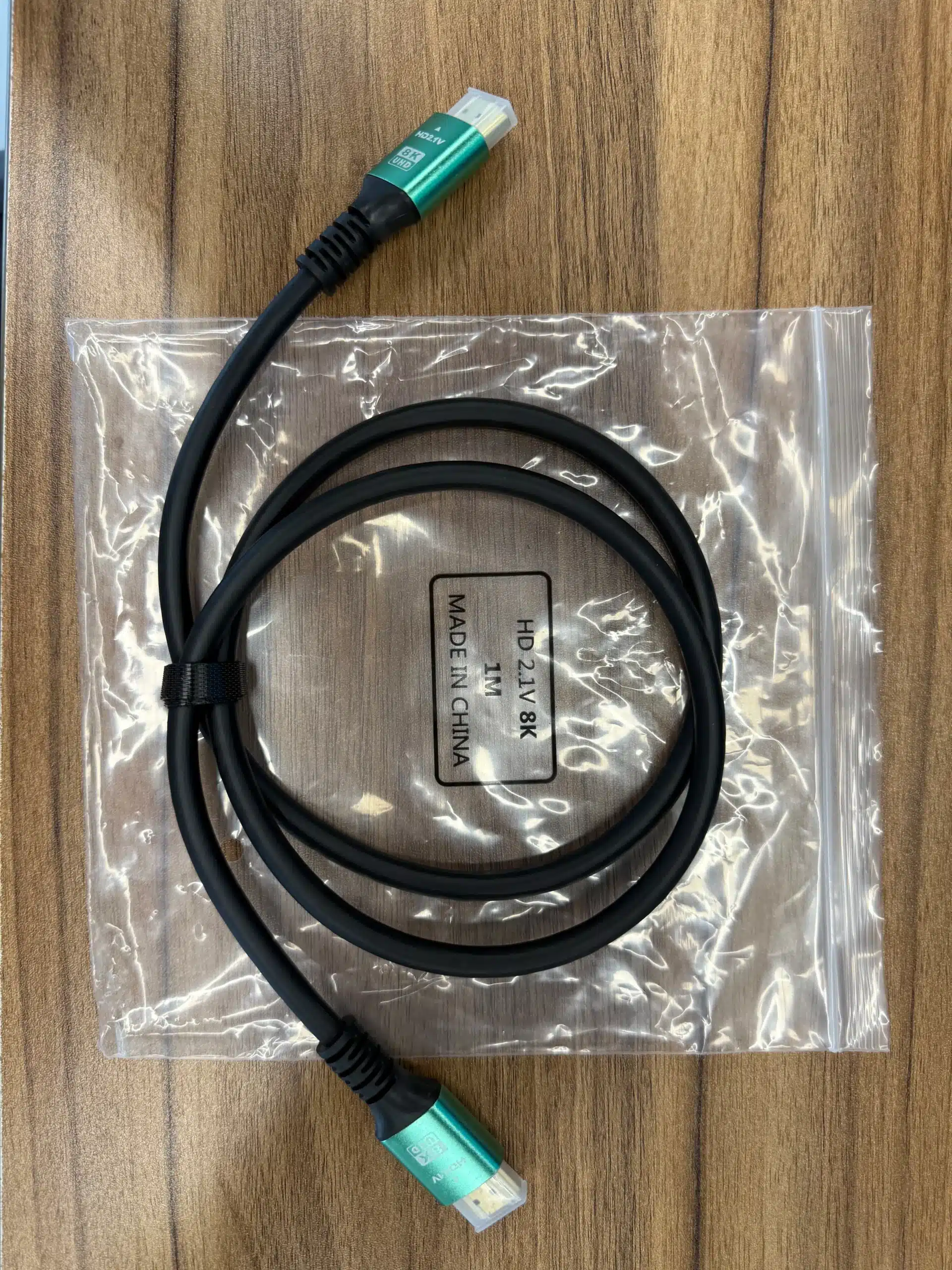 包裝盒內附的 HDMI 傳輸線